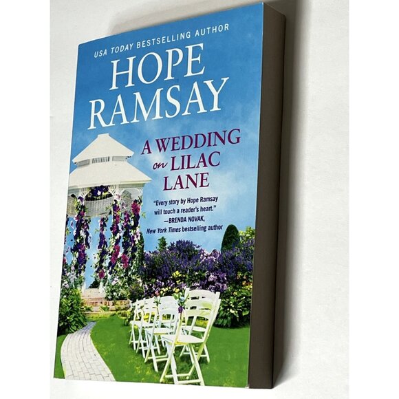 A Wedding on Lilac Lane Hope Ramsay Moonlight Bay #4 Romance Book - Picture 4 of 6